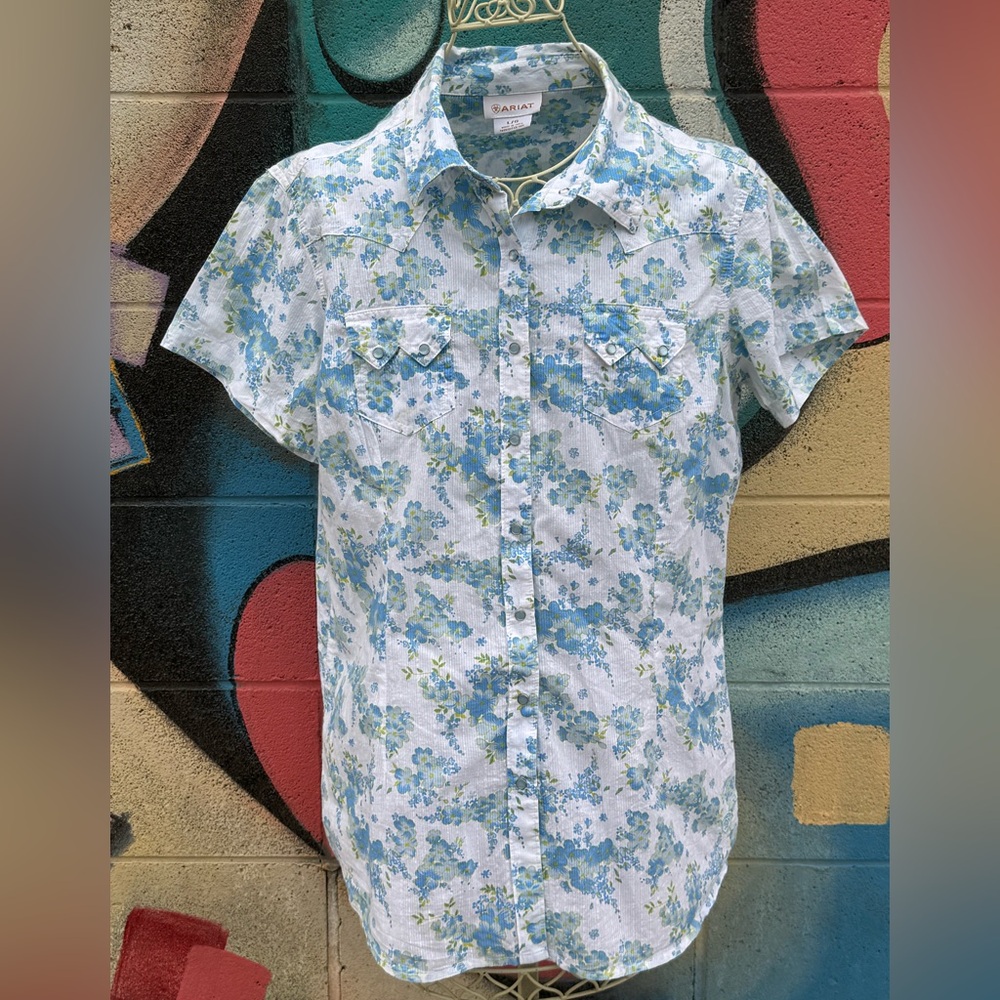 Vintage Women’s Ariat Floral Western Short Sleeve Shirt - Med Large